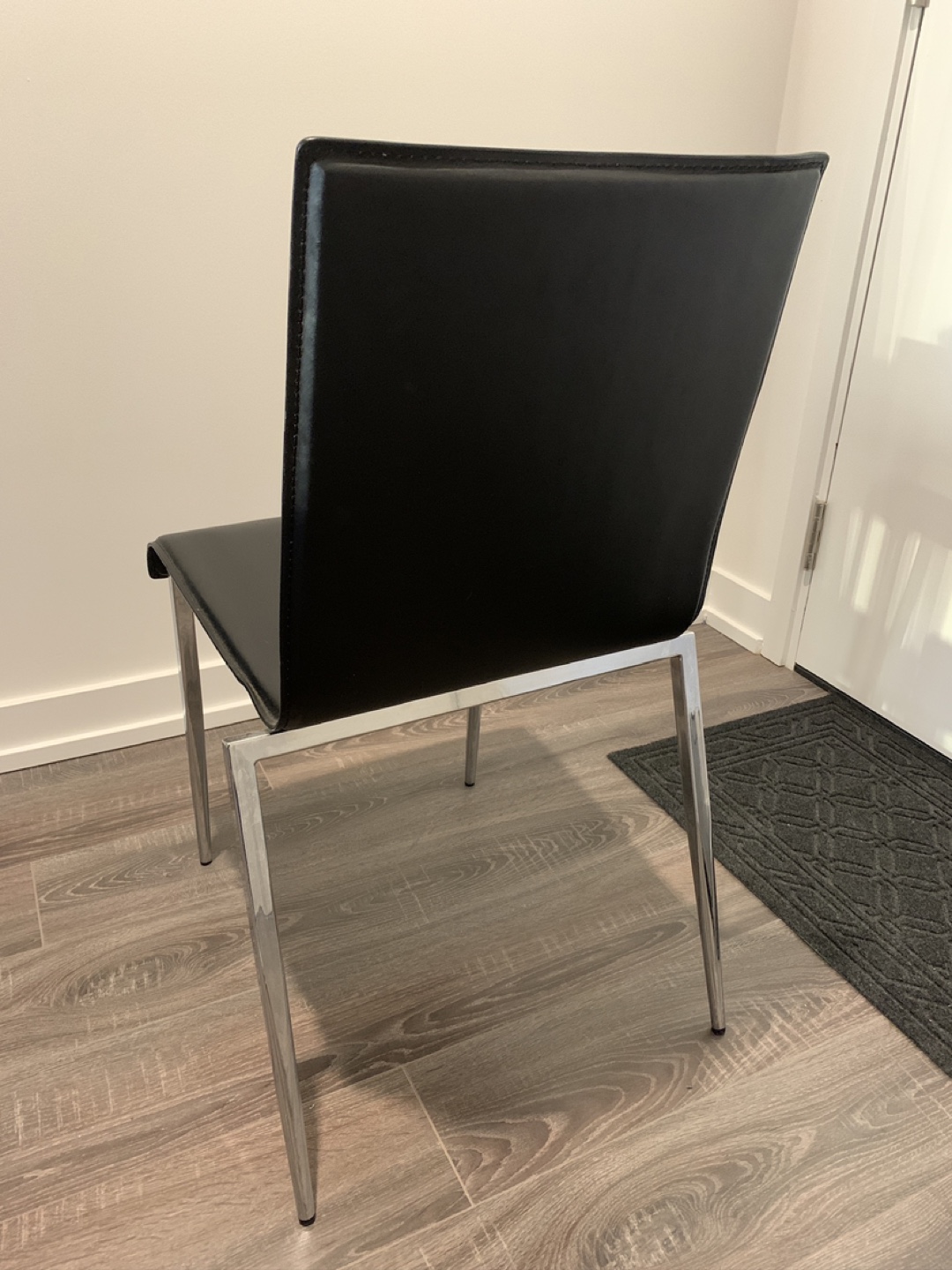🪑 Set of 4 Black All-Purpose Chairs - Sleek & Sturdy! 🪑 - photo 3
