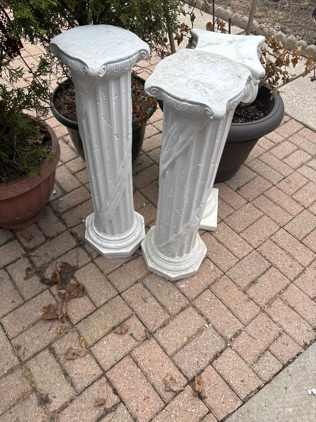 Set of Three Decorative White Pedestals image indicator(2)