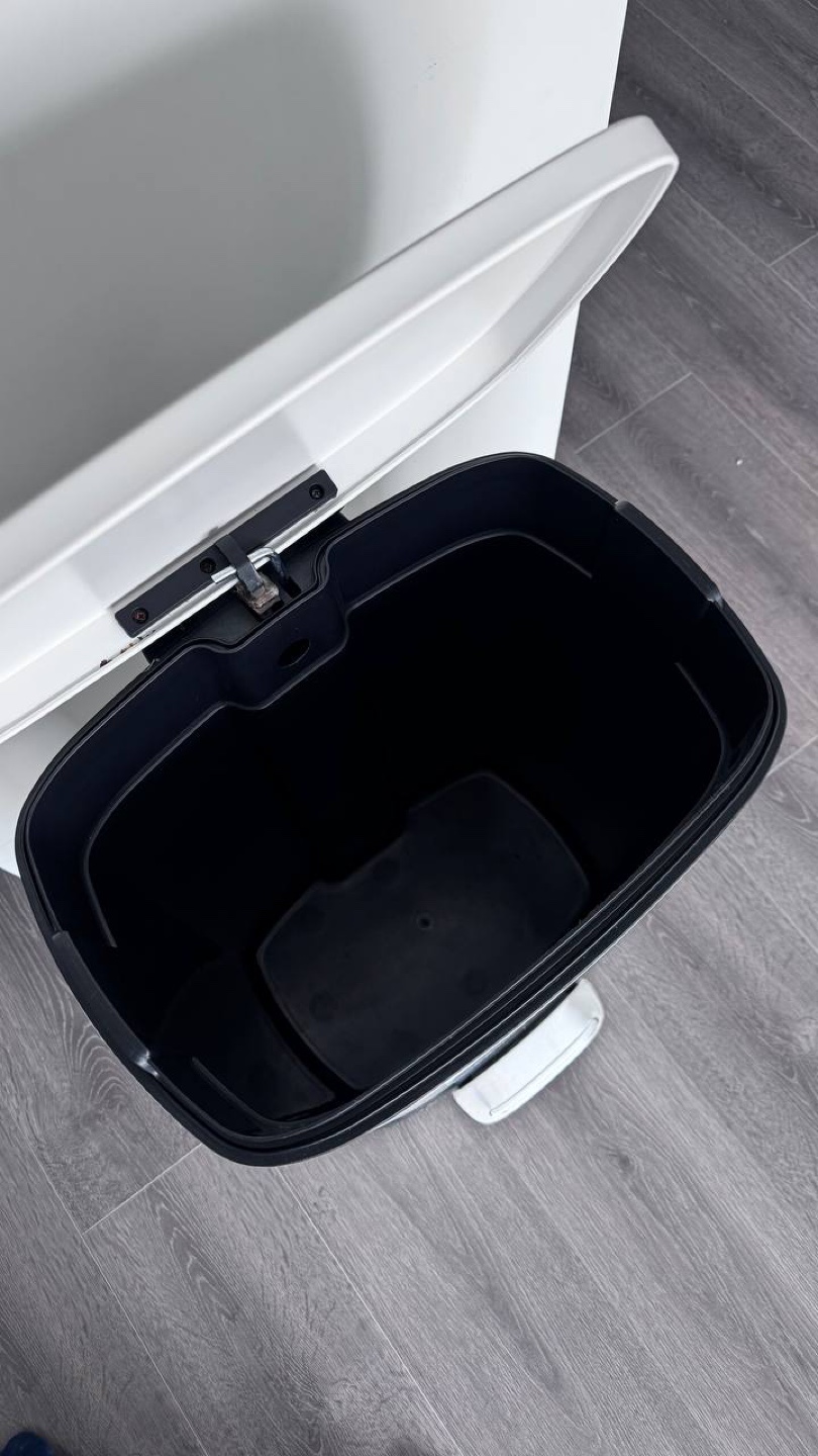 White Kitchen Step Trash Can - photo 3
