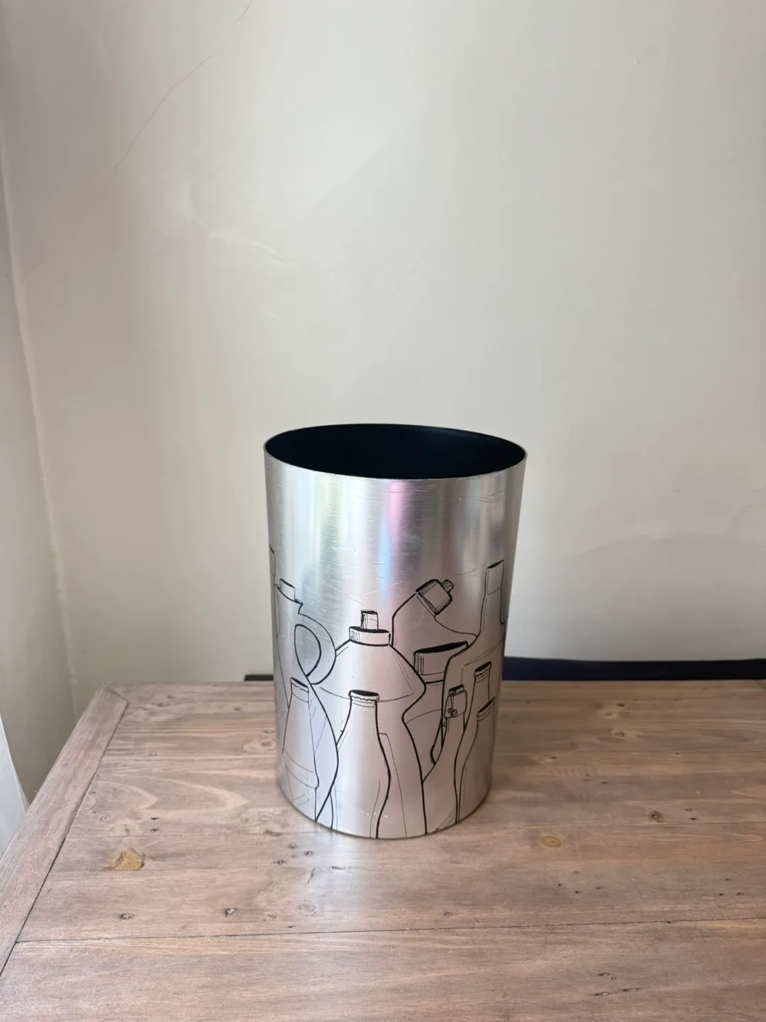 Umbra Recycle Bin ♻️ Silver with Bottle Design image indicator(2)