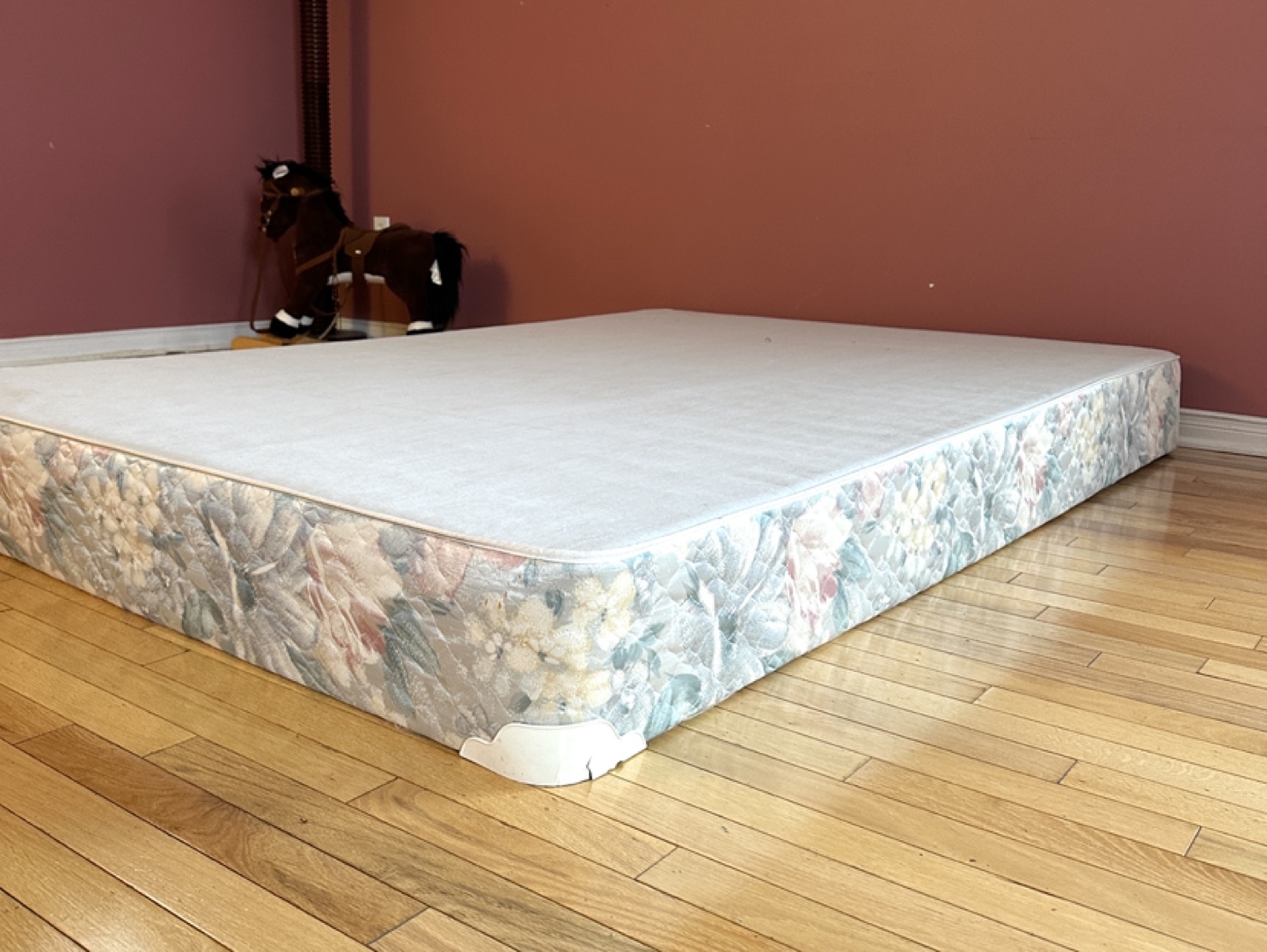 Double Size Boxspring in Excellent Condition (CAN DELIVER) - photo 3