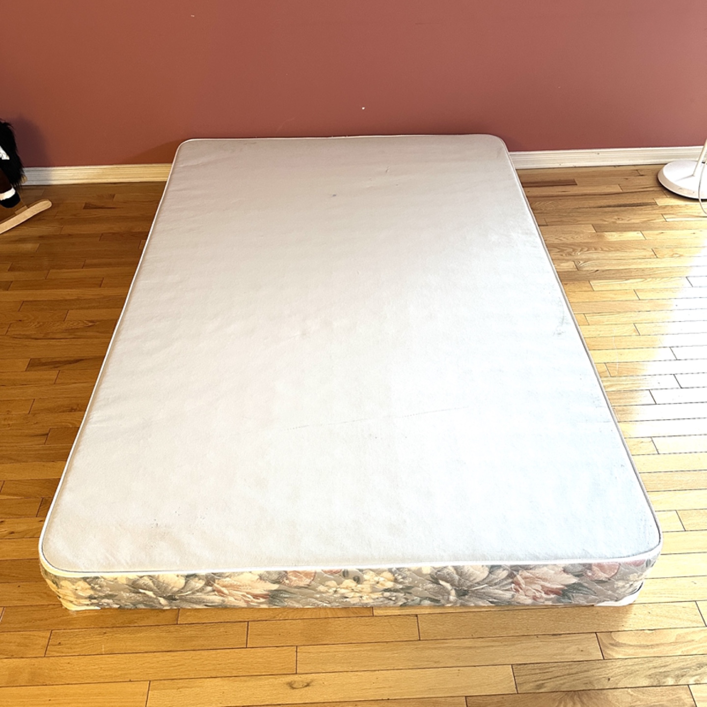 Double Size Boxspring in Excellent Condition (CAN DELIVER)
