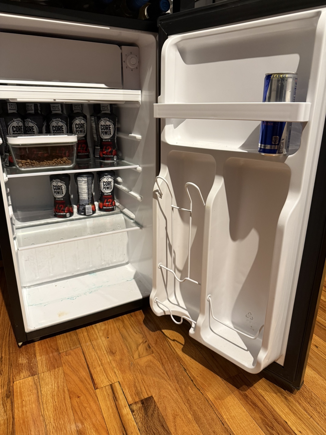 Mini Fridge - Black - Excellent Condition - photo 2