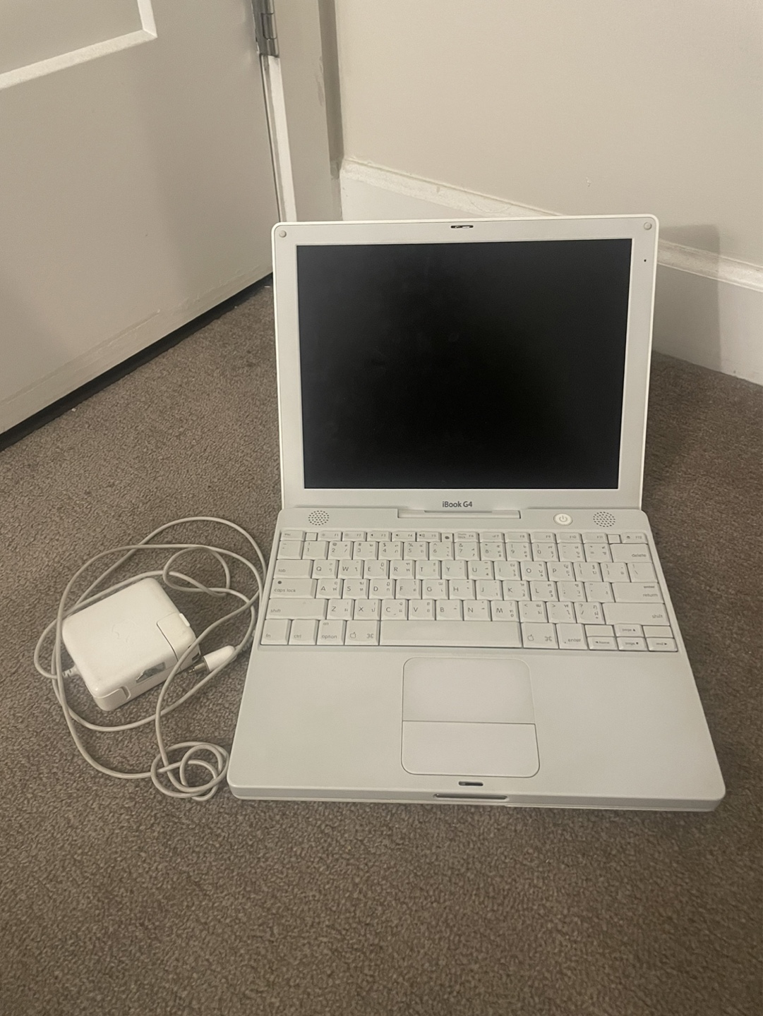 Vintage Apple iBook G4 Laptop - White