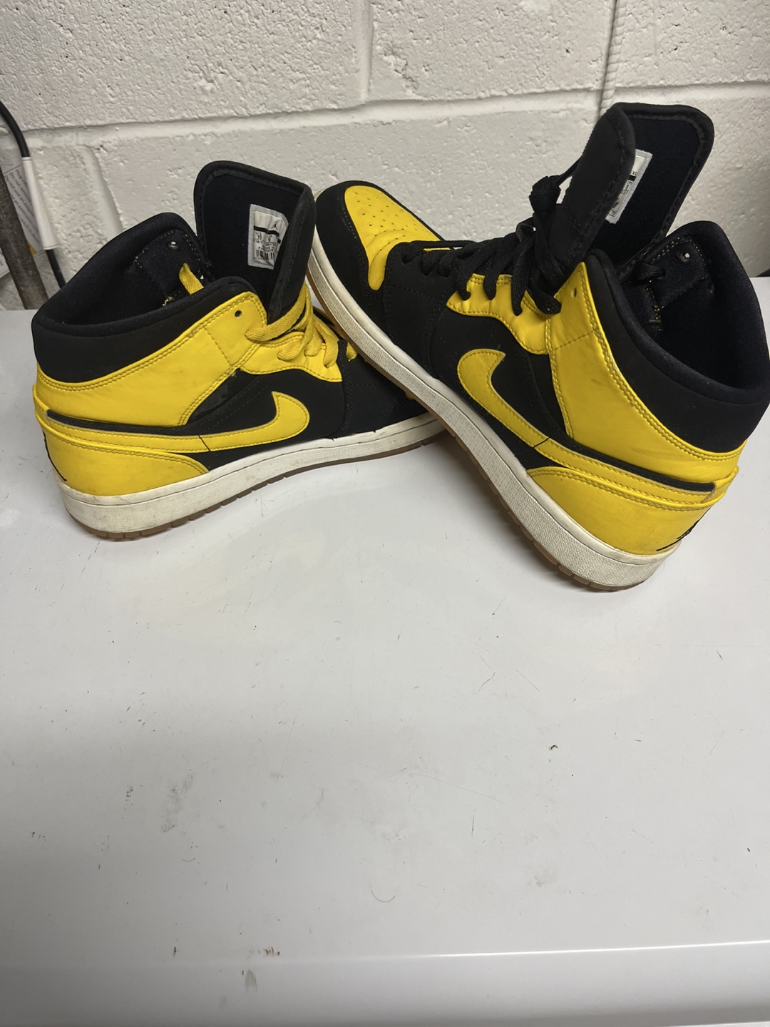Air Jordan 1 Mid Yellow Black Mens Size 10 - photo 5
