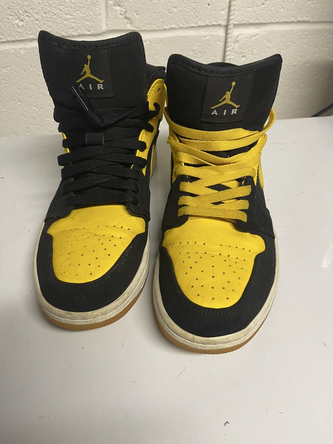 Air Jordan 1 Mid Yellow Black Mens Size 10