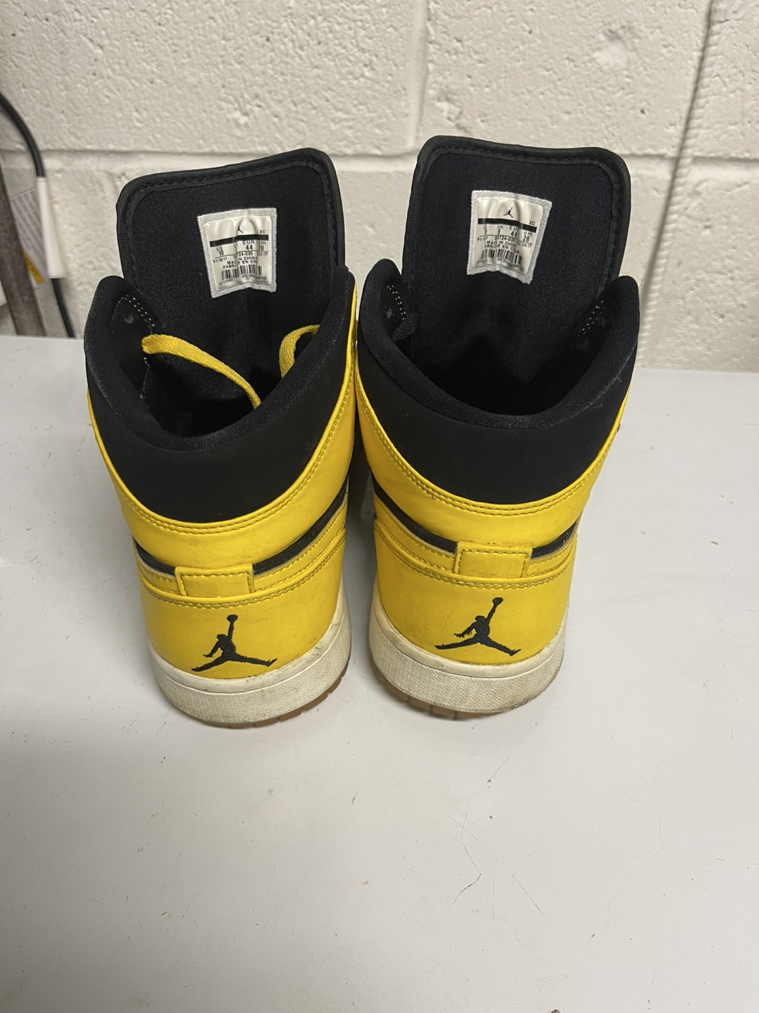 Air Jordan 1 Mid Yellow Black Mens Size 10 - photo 4