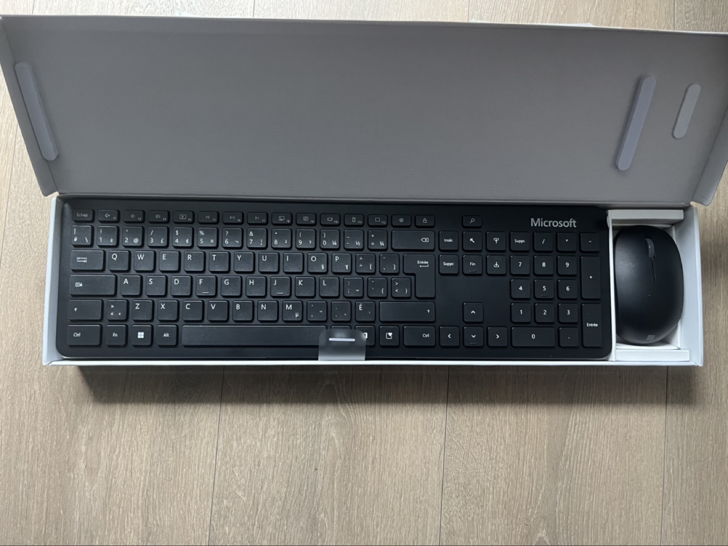 BRAND NEW WIRELESS BLUETOOTH MOUSE AND KEYBOARD MICROSOFT - photo 2