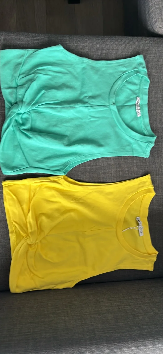 Two sleeveless knotted crop tops thumbnail