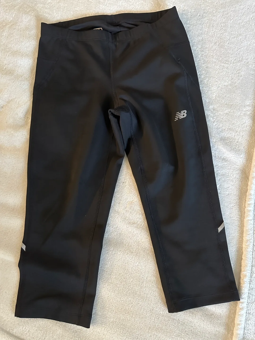 New Balance Women's Running Outfit - Tank Top and Capris image indicator(4)