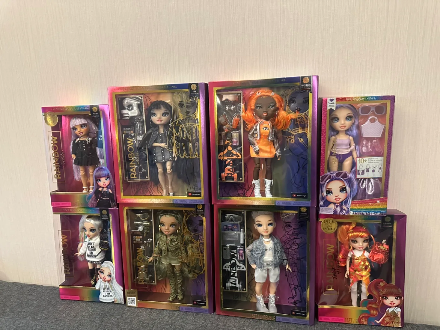 Brand new Rainbow High Fashion Dolls image indicator(4)