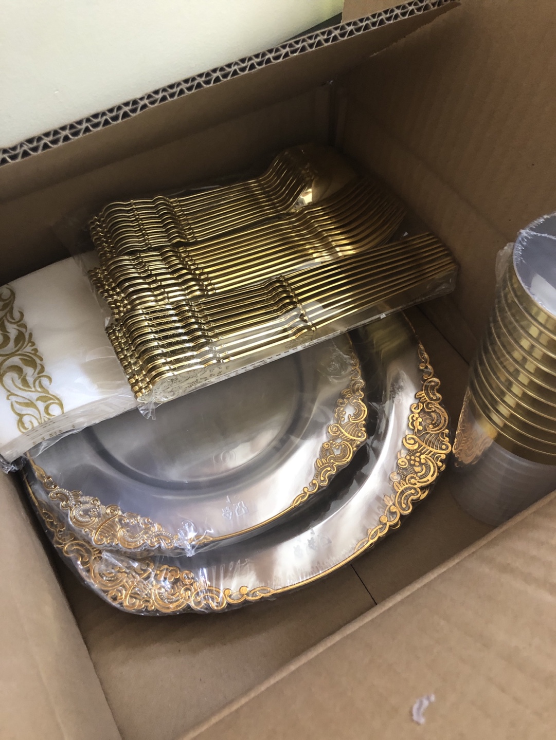 70pc Gold Disposable Tableware Set