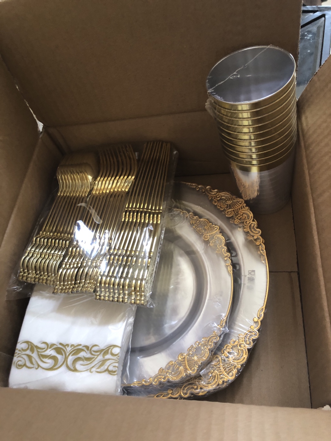 70pc Gold Disposable Tableware Set - photo 2