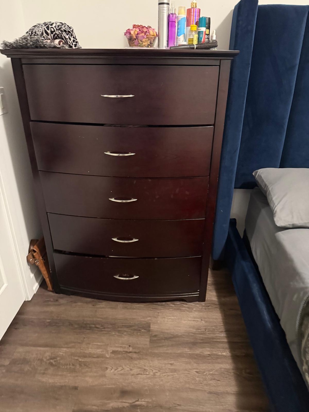 Dark brown 5-drawer dresser