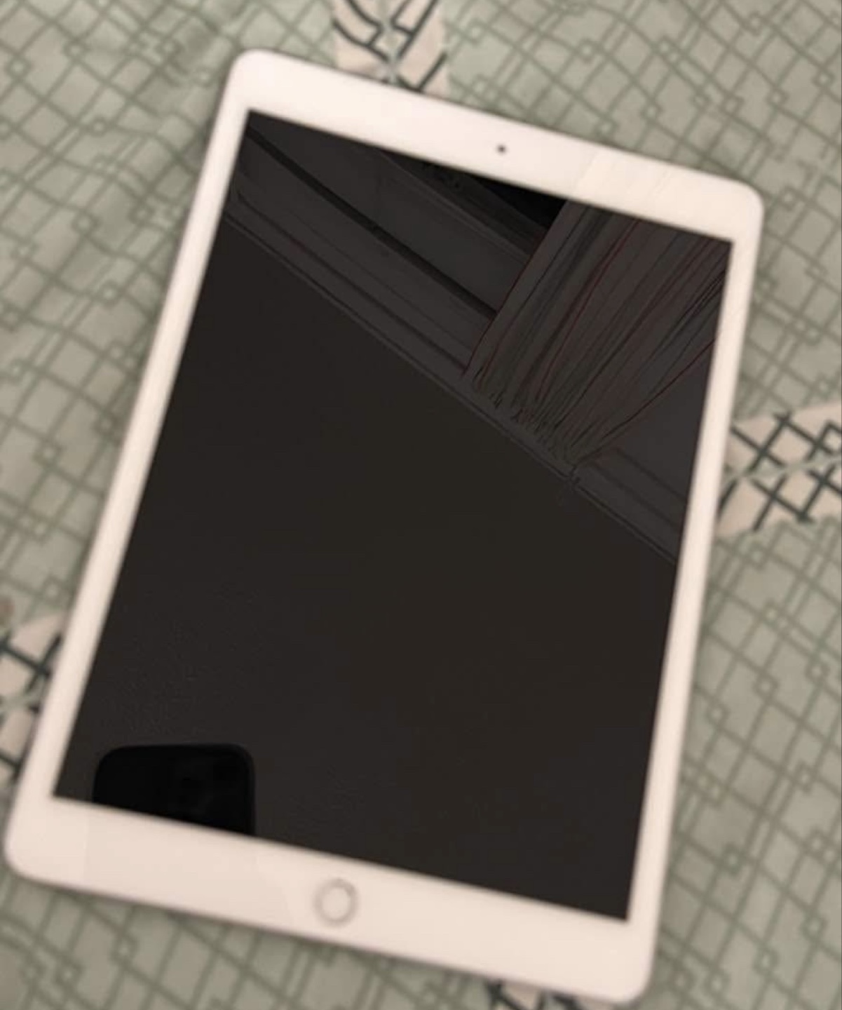 iPad 8th Generation 32GB - Space Grey - photo 3