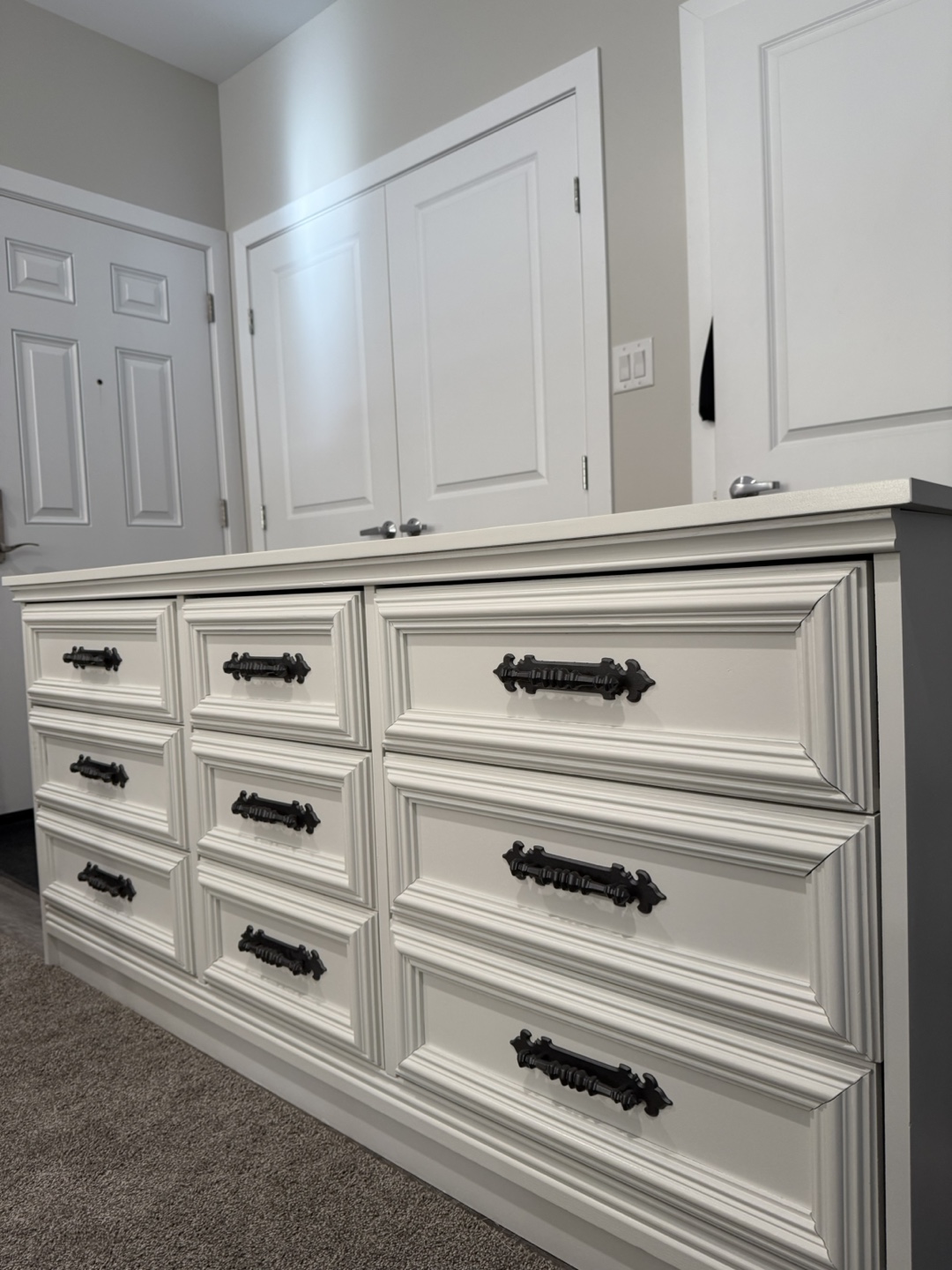 White dresser with eight drawers