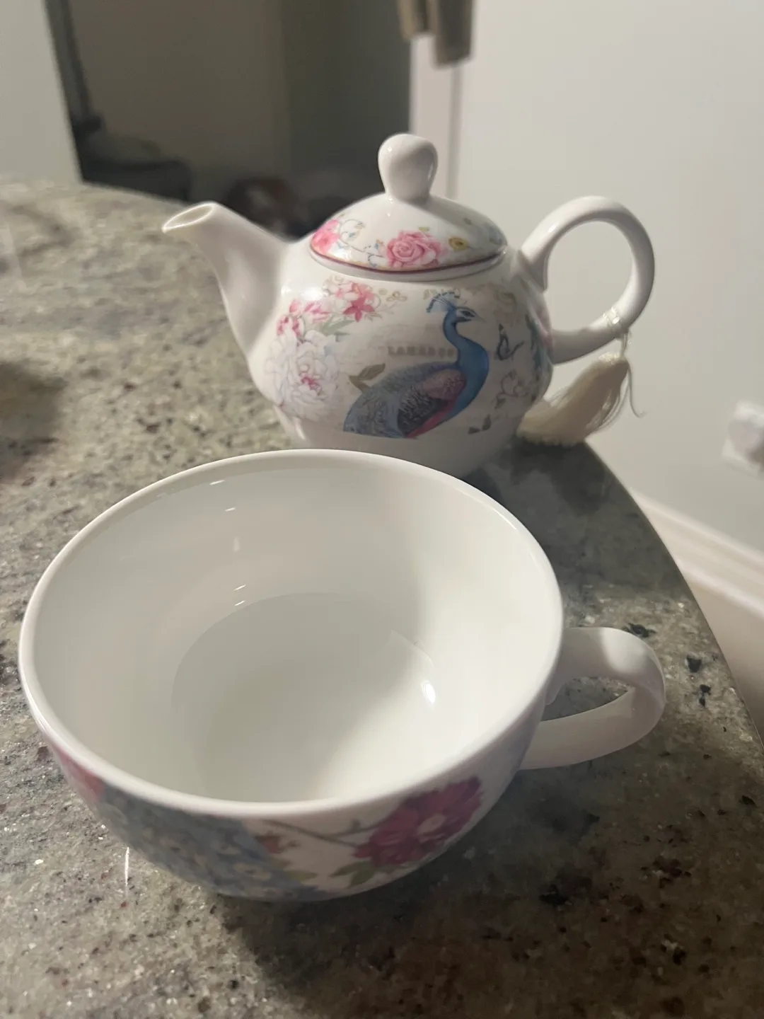 Teapot and Cup Set with Peacock Design image indicator(2)