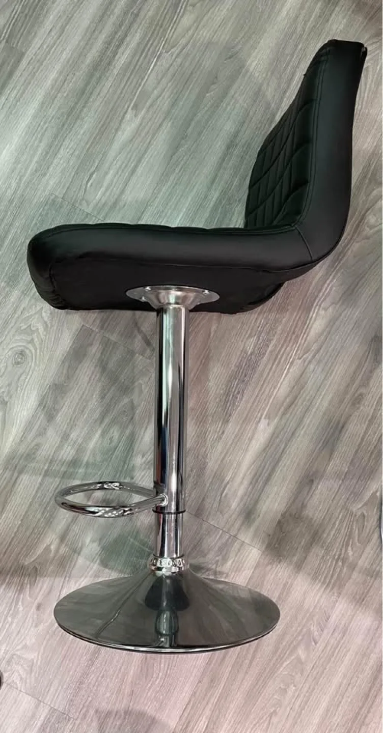 Pair of Black Bar Stools 🇨🇦 image indicator(2)