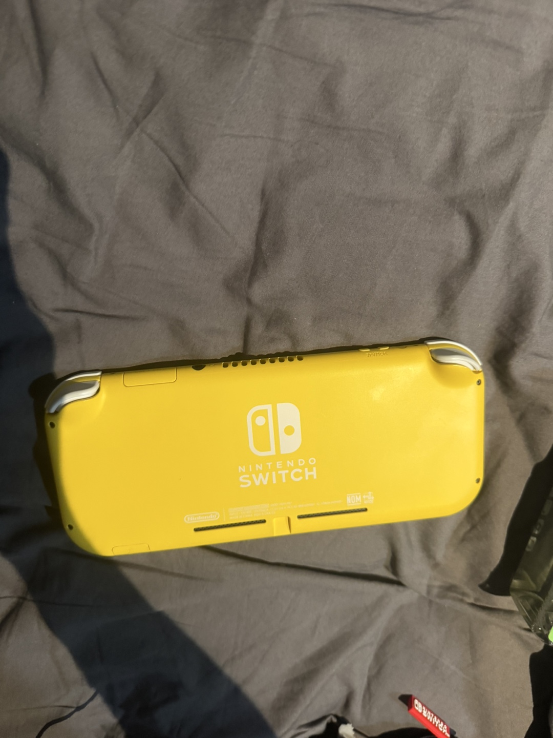 Nintendo Switch Lite - Yellow mint condition with carrying case - photo 2