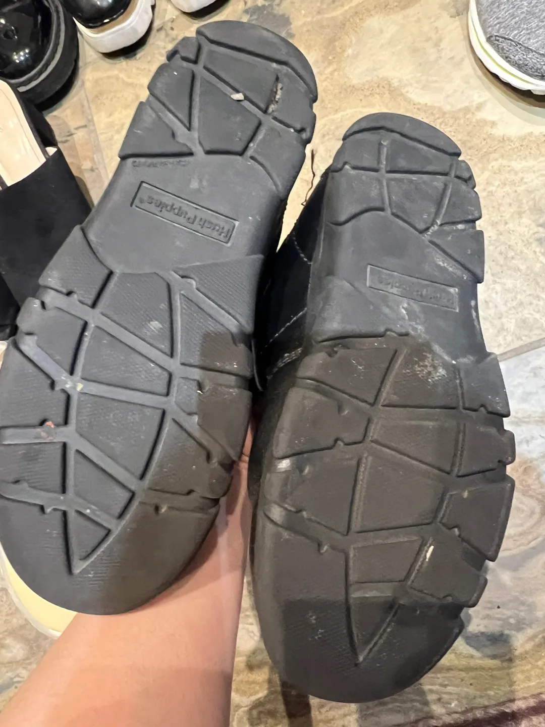 Hush Puppies Black Leather Velcro Strap Shoes - Size 5M image indicator(2)