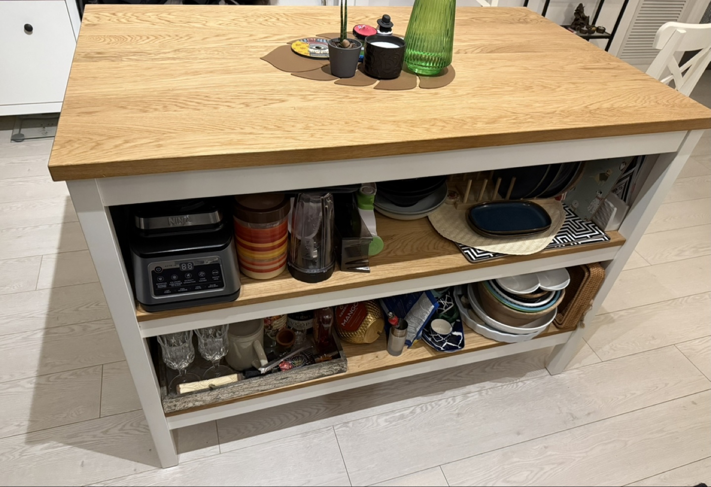 Kitchen Island with Oak Top and Chairs - photo 3