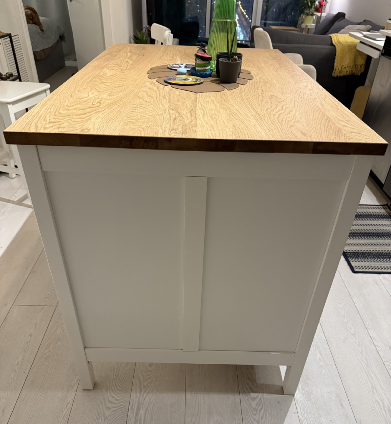 Kitchen Island with Oak Top and Chairs - photo 4