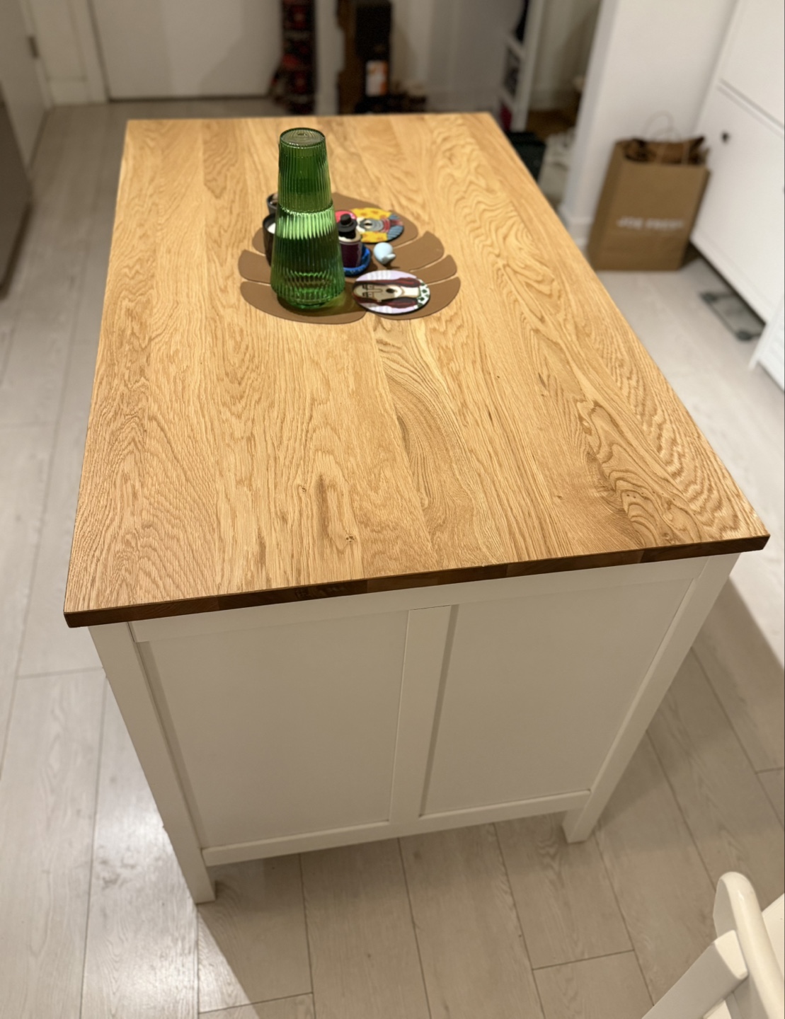 Kitchen Island with Oak Top and Chairs - photo 2