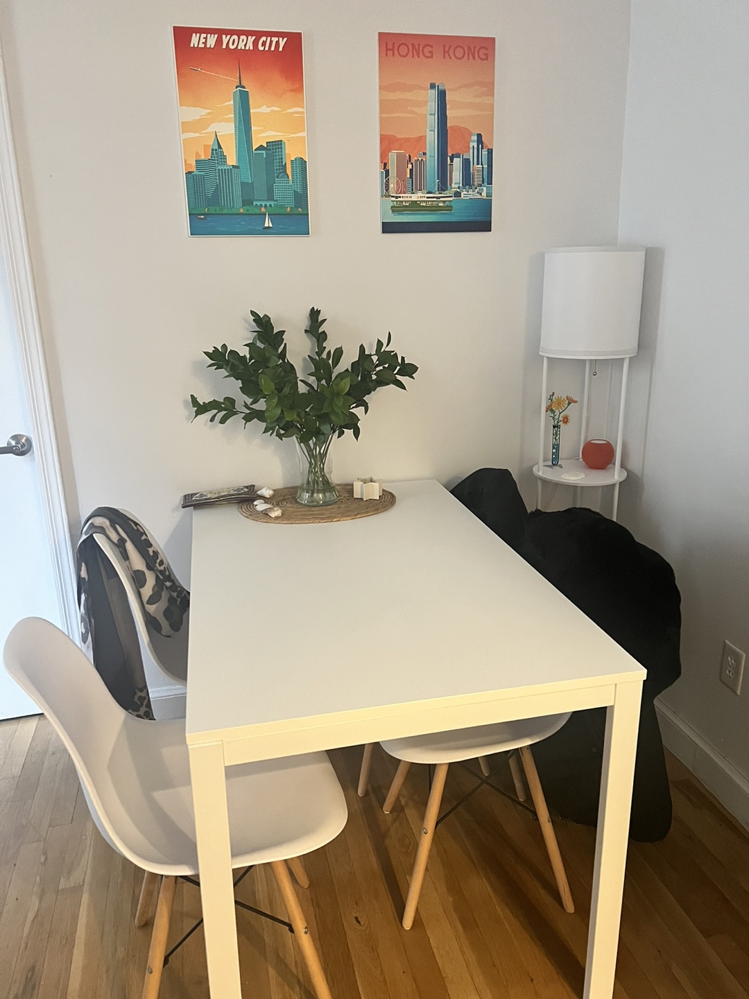 Extendable Dining Table with 4 Chairs