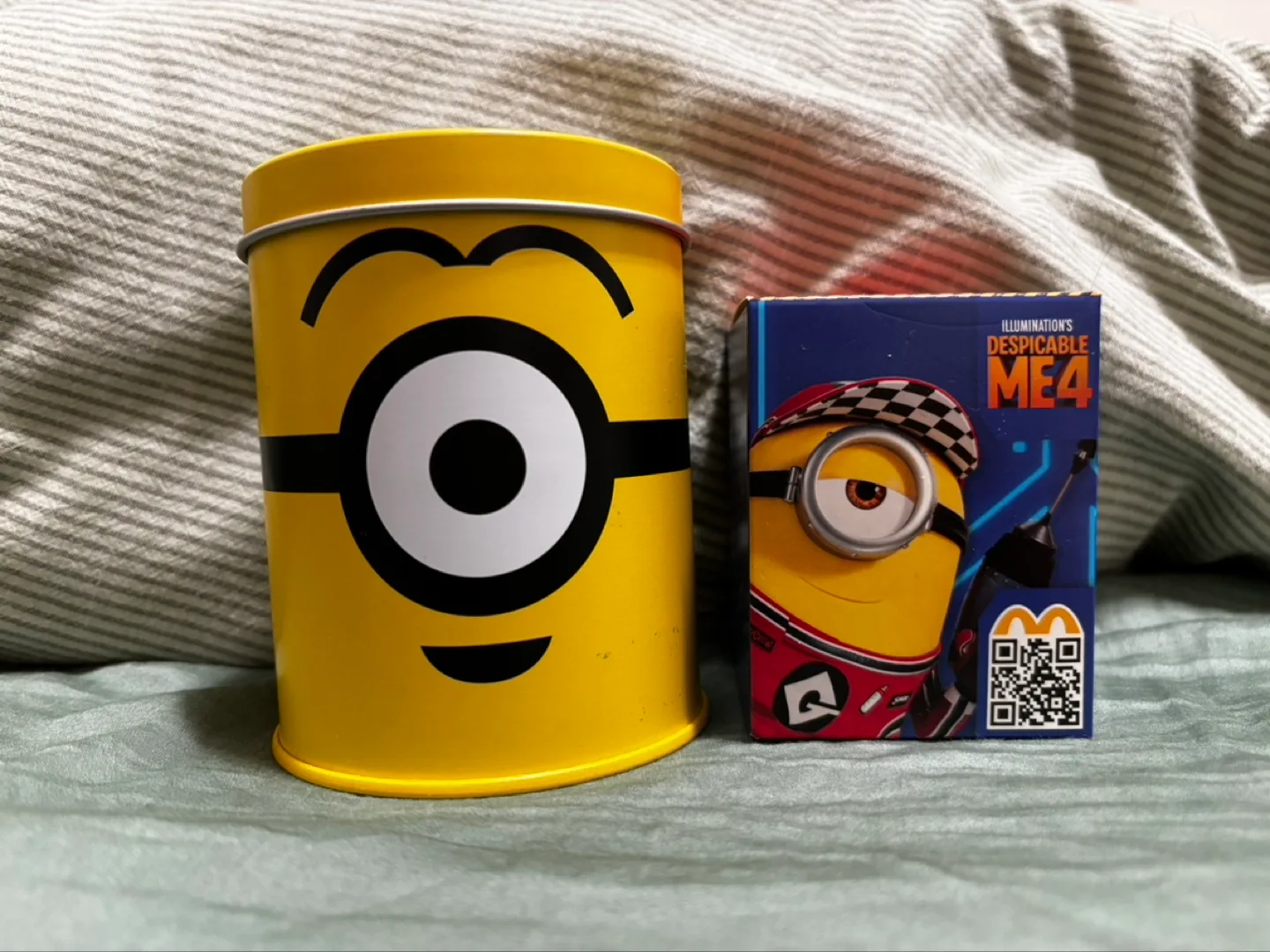 Minions McDonald's Happy Meal Toys & Tin image indicator(2)