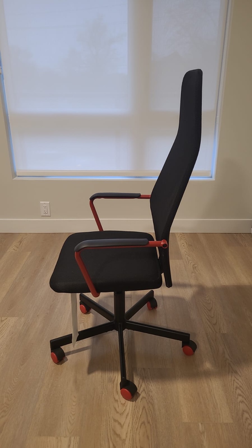 Ergonomic Desk Chair - Black like new two months use - photo 4