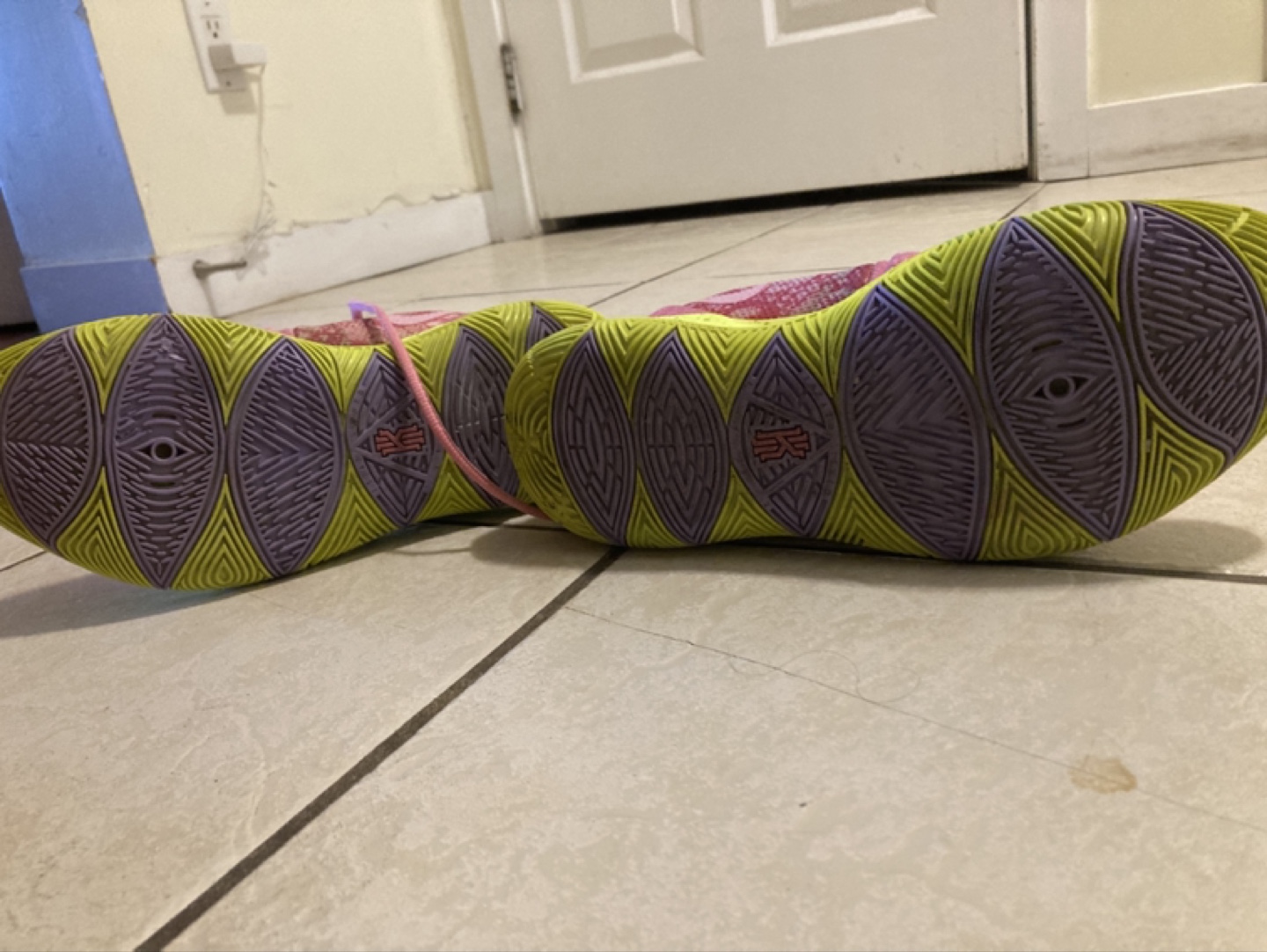Nike Kyrie 5 SpongeBob SquarePants - photo 4
