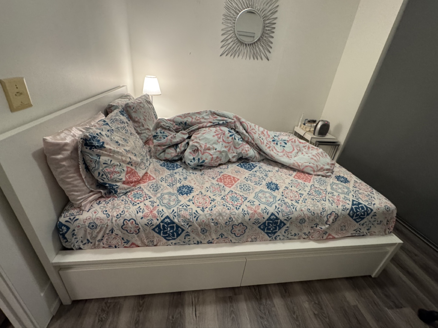 Malm bed frame (Queen Size) with 2 storage drawers - photo 2