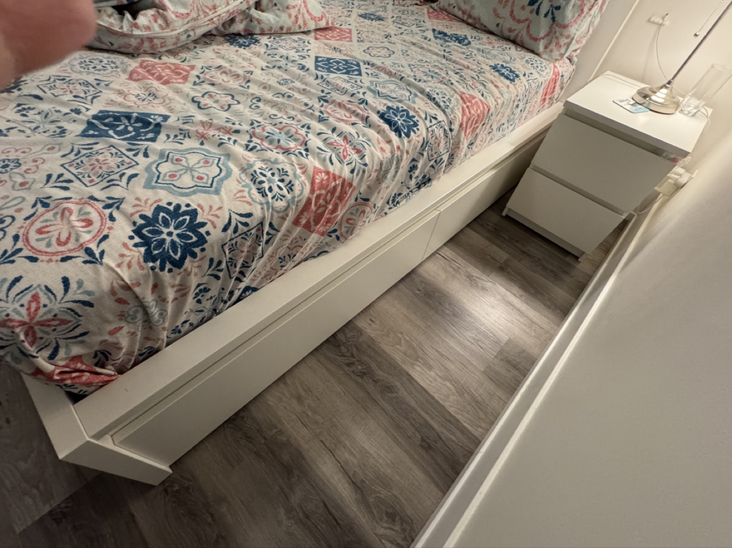Malm bed frame (Queen Size) with 2 storage drawers - photo 5