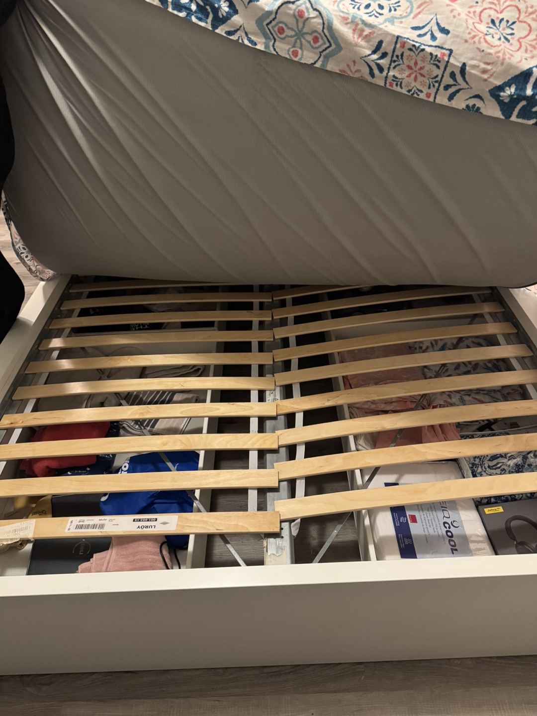 Malm bed frame (Queen Size) with 2 storage drawers - photo 4