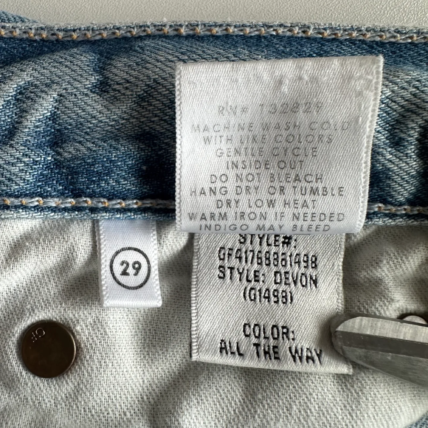 GRLFRND Devon Jeans - Botton Fly Crop Light Wash - Size 29 image indicator(10)