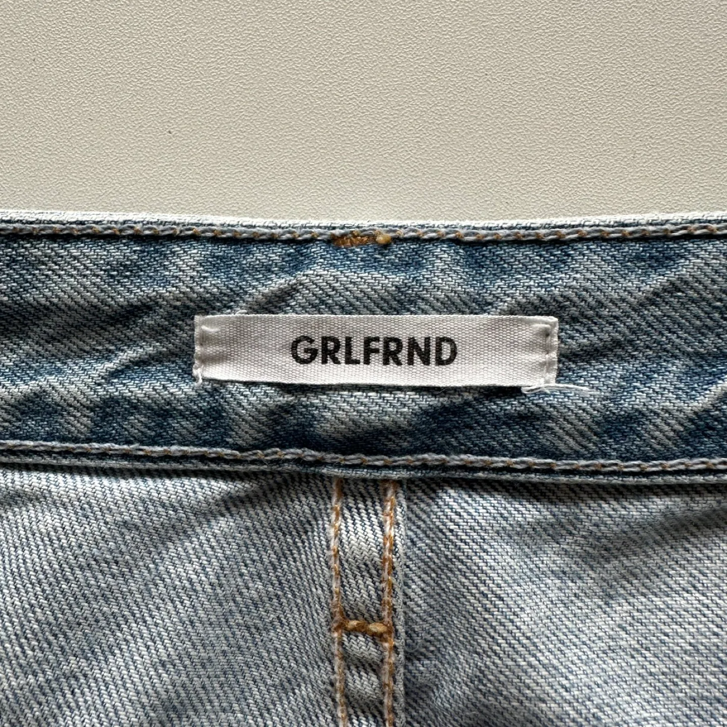 GRLFRND Devon Jeans - Botton Fly Crop Light Wash - Size 29 image indicator(9)