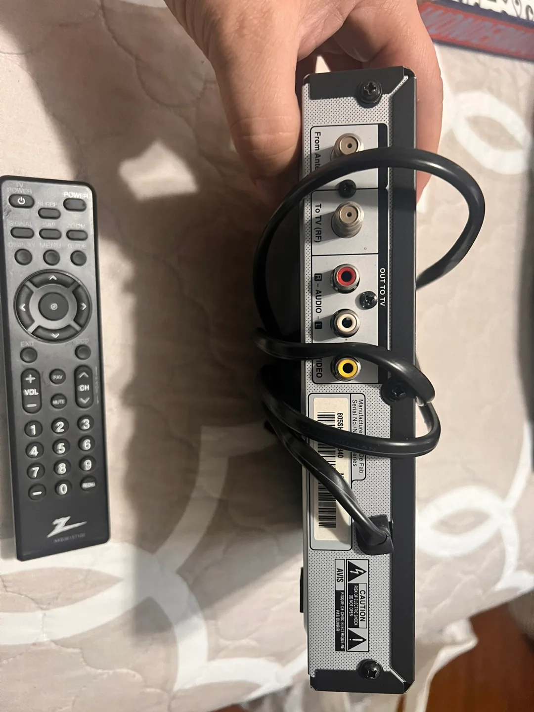 Zenith DTB201 Digital Converter Box with Remote image indicator(3)