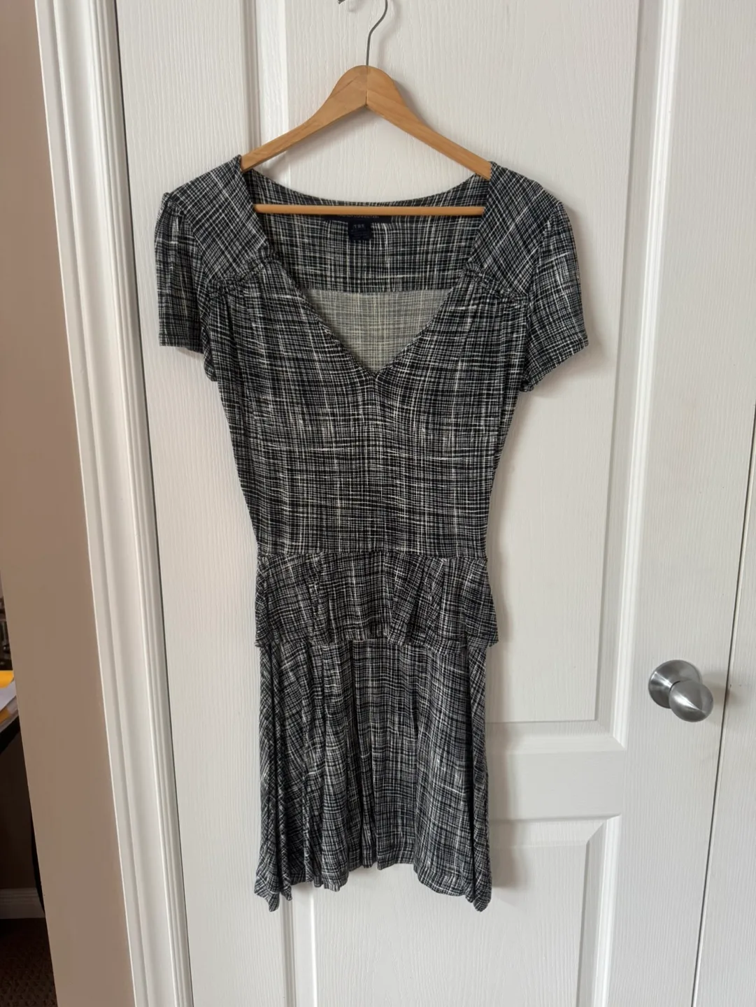 French Connection Black and White Mini Dress Size 8 image indicator(3)