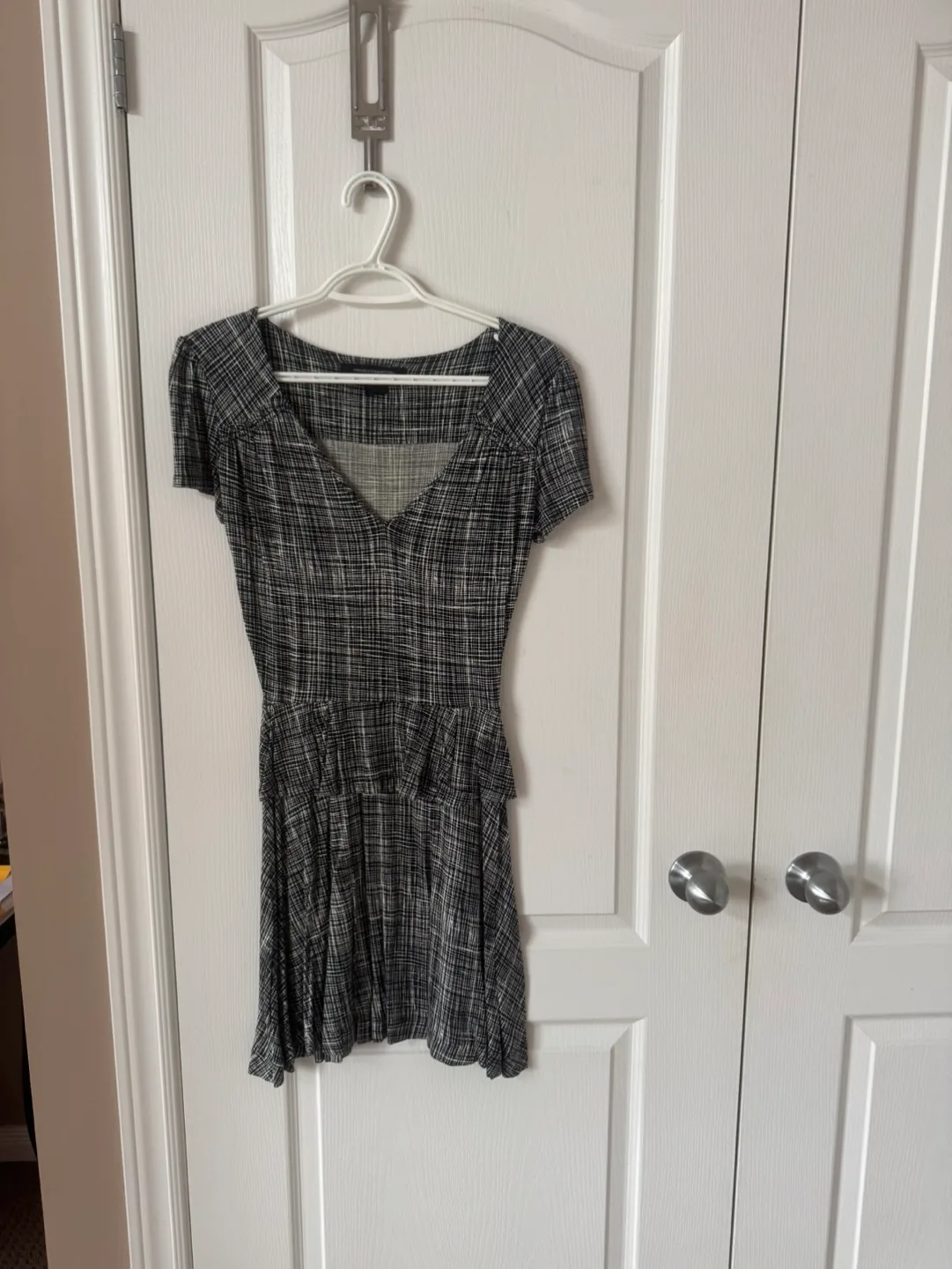 French Connection Black and White Mini Dress Size 8 image indicator(2)