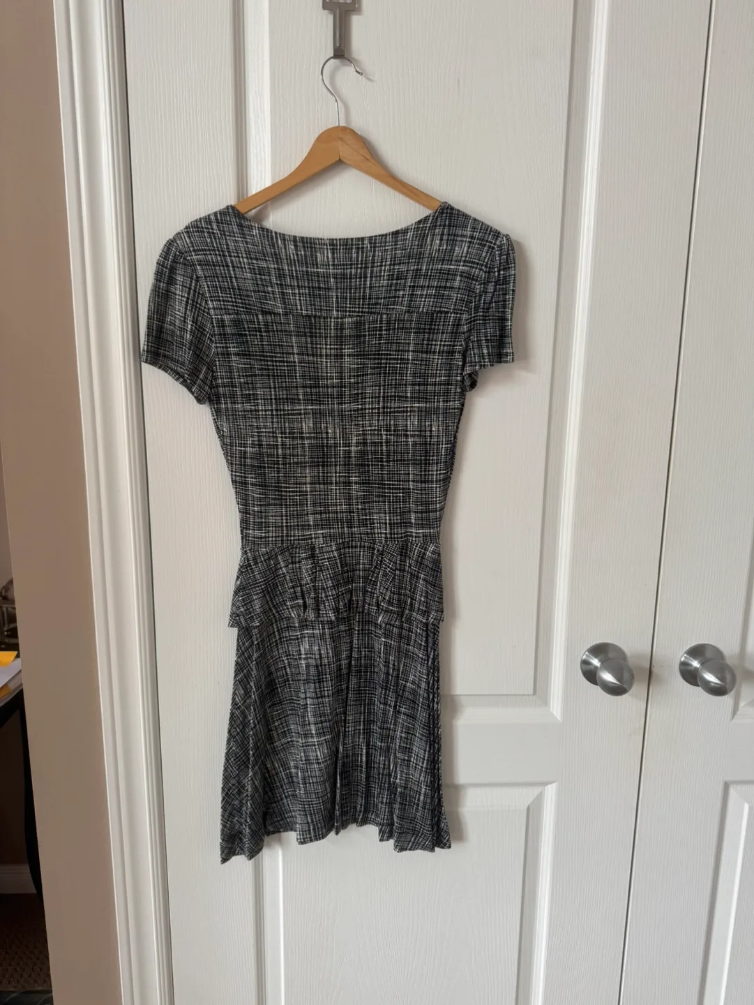 French Connection Black and White Mini Dress Size 8 image indicator(5)