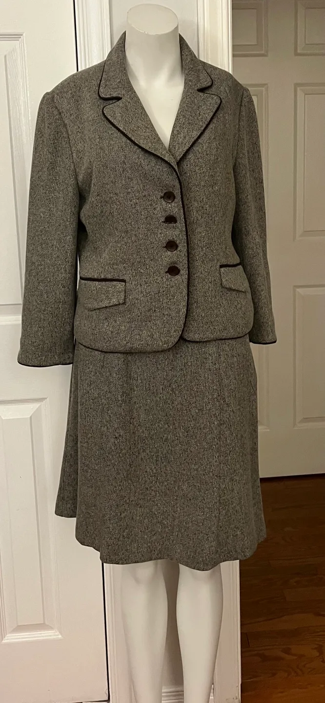 Cleo Petites Women's Tweed Suit Size 10 image indicator(3)