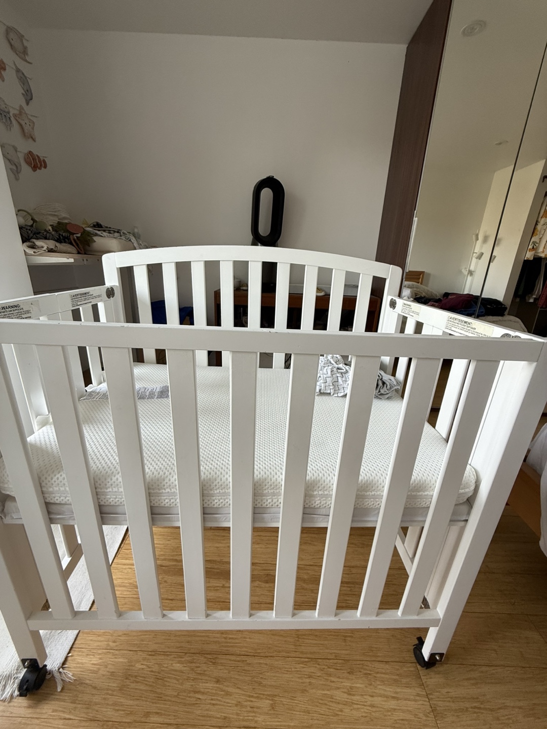 DaVinci Dylan Origami Mini Crib