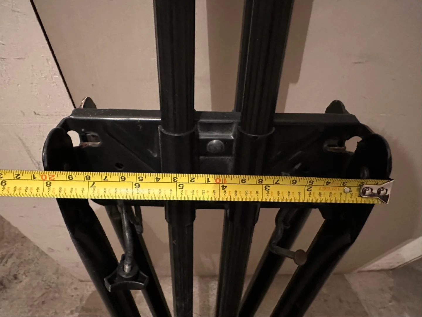 Volvo Upright Roof Bike Rack image indicator(8)