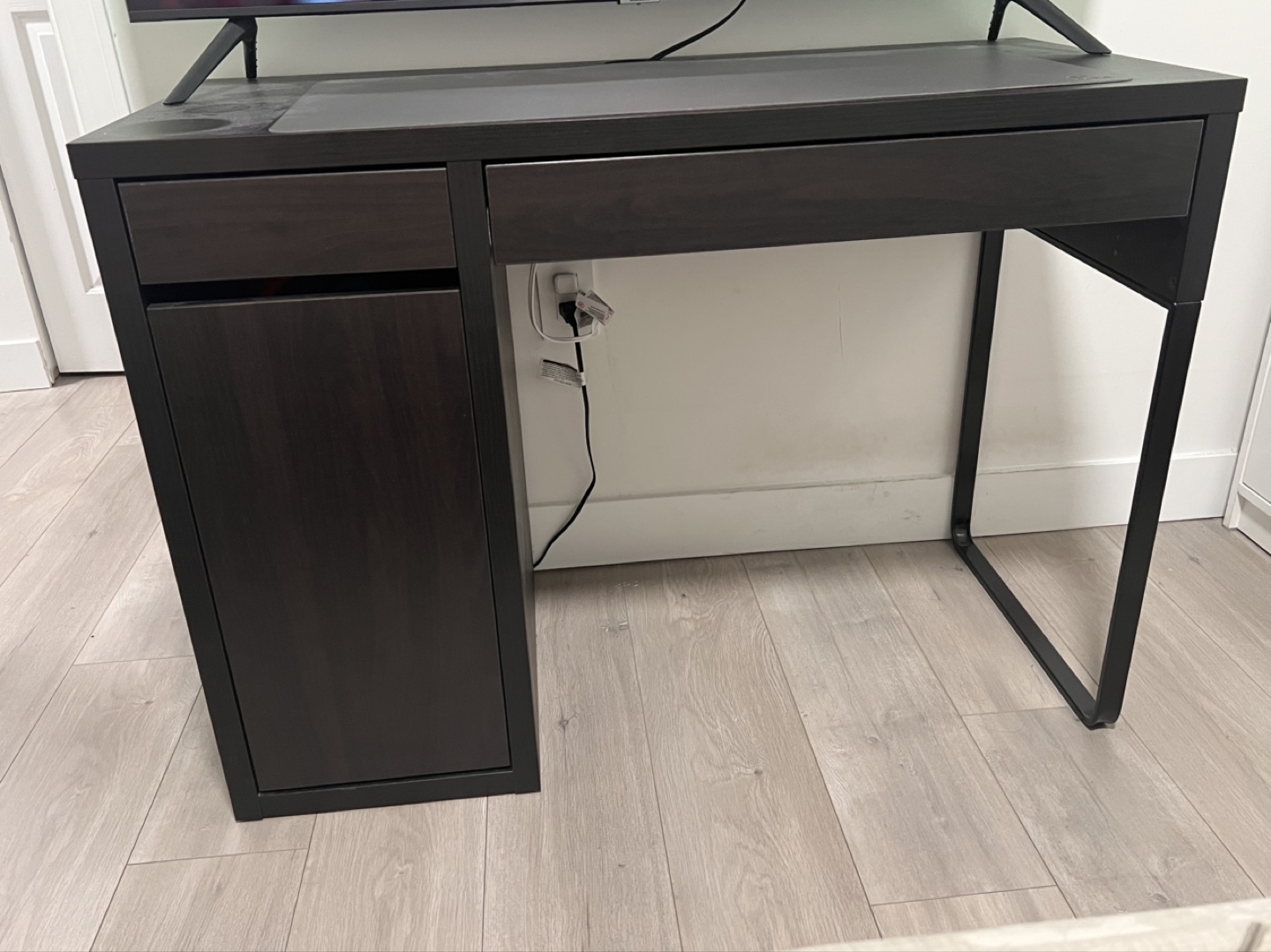 IKEA MICKE Desk - Dark Brown - photo 2