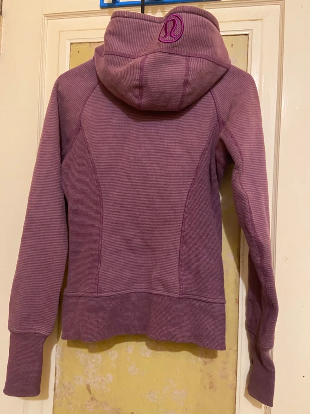 Lululemon zipper hoodie szXS (2) image indicator(3)