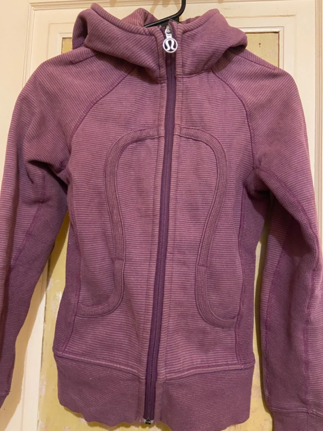 Lululemon zipper hoodie szXS (2) image indicator(2)
