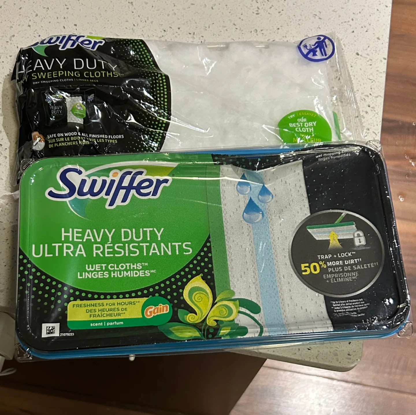 Brand new Swiffer Mop with Wet and Dry Pads image indicator(2)