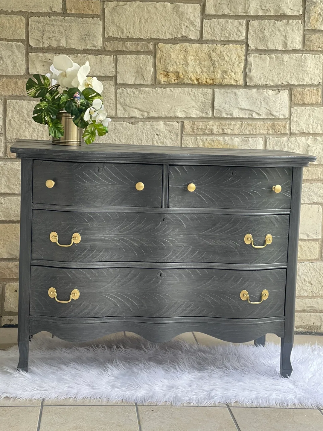 Beautiful 4 drawers Dresser/ TV Stand/Entrance Piece image indicator(4)