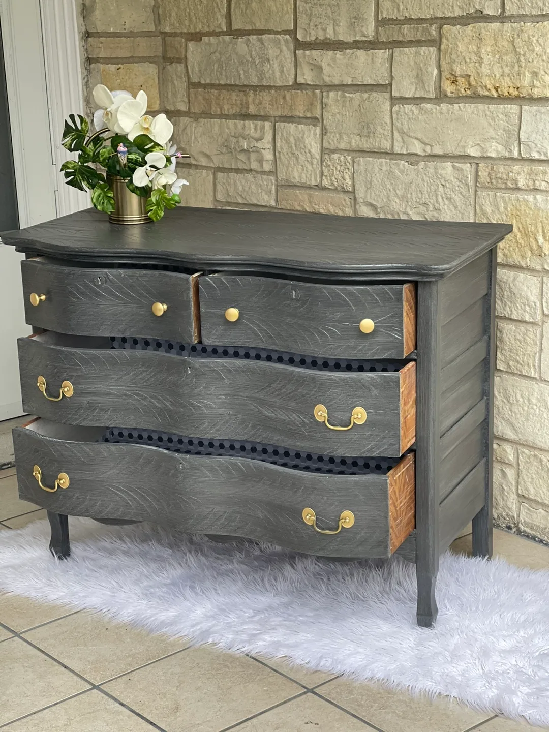 Beautiful 4 drawers Dresser/ TV Stand/Entrance Piece image indicator(3)