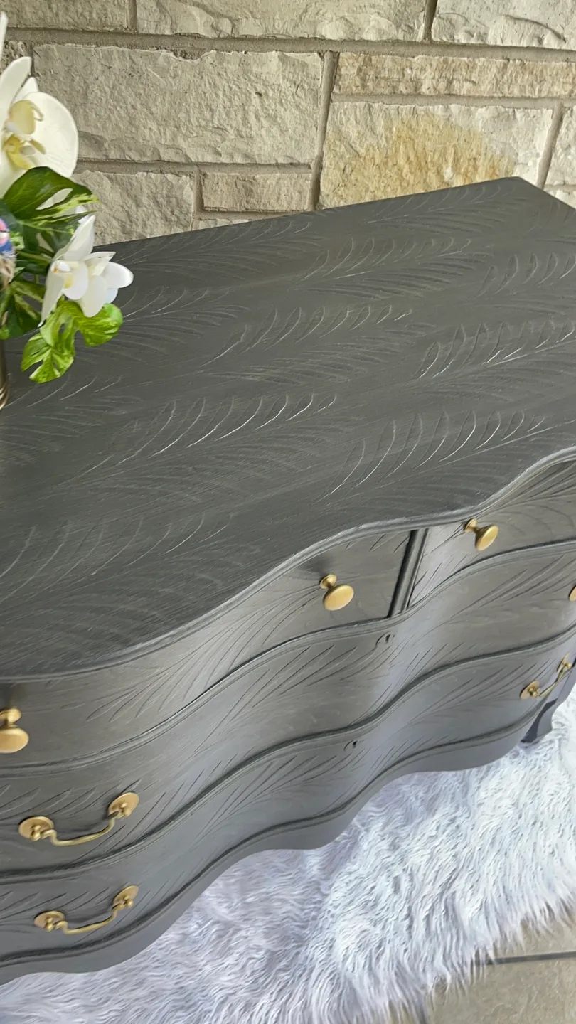 Beautiful 4 drawers Dresser/ TV Stand/Entrance Piece image indicator(7)